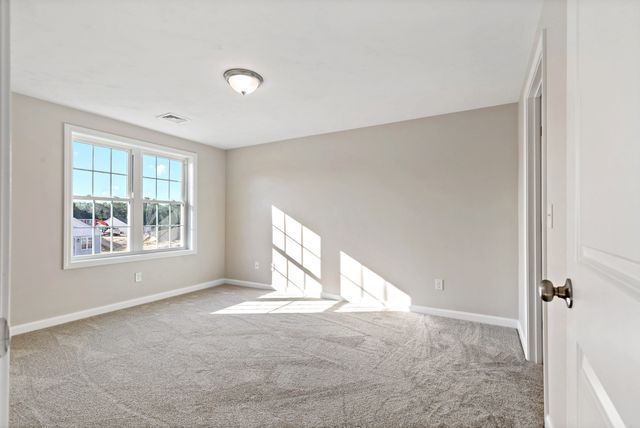4 Lady Bug Ln, Plymouth, MA 02360