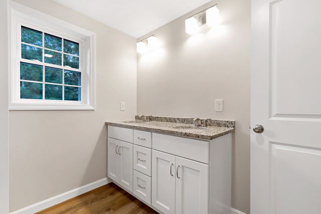 4 Lady Bug Ln, Plymouth, MA 02360
