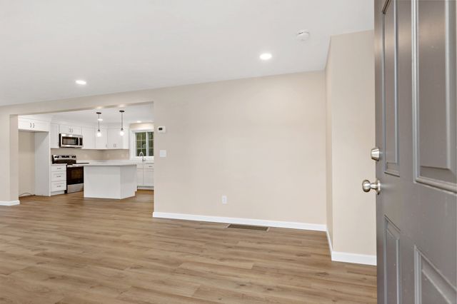 4 Lady Bug Ln, Plymouth, MA 02360