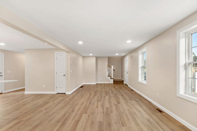 4 Lady Bug Ln, Plymouth, MA 02360