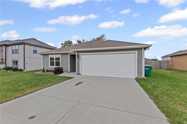 710 Hidden Meadows Drive, Paola, KS 66071