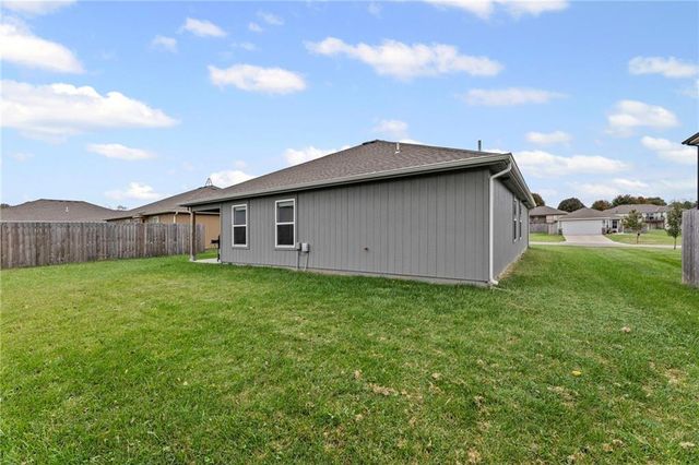 710 Hidden Meadows Drive, Paola, KS 66071