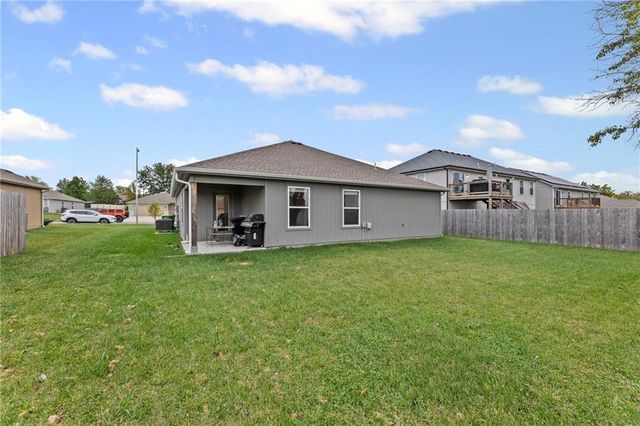 710 Hidden Meadows Drive, Paola, KS 66071