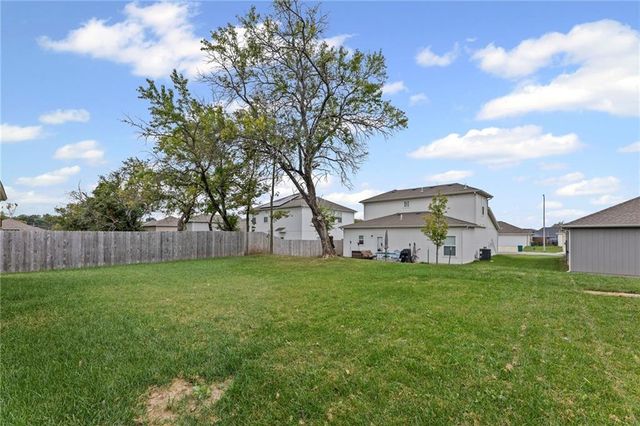 710 Hidden Meadows Drive, Paola, KS 66071