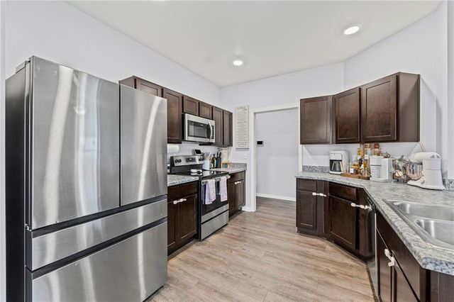 710 Hidden Meadows Drive, Paola, KS 66071