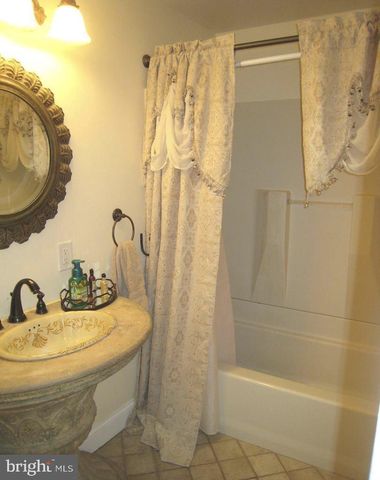 130 MANTON ST, Philadelphia, PA 19147