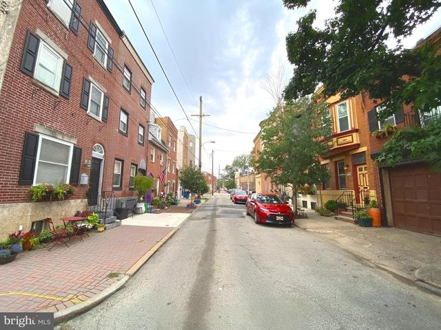 130 MANTON ST, Philadelphia, PA 19147