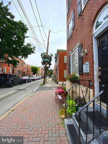 130 MANTON ST, Philadelphia, PA 19147