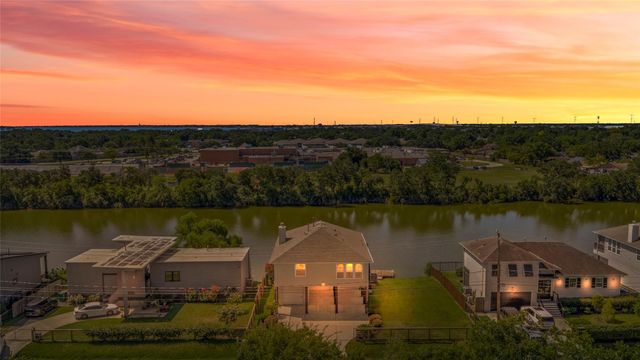 1133 E Meyer Road, Seabrook, TX 77586