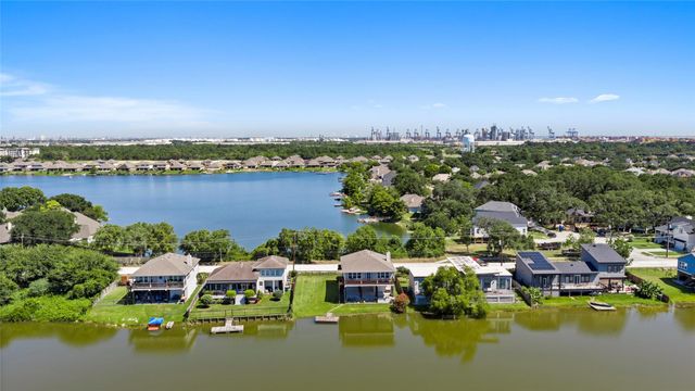 1133 E Meyer Road, Seabrook, TX 77586