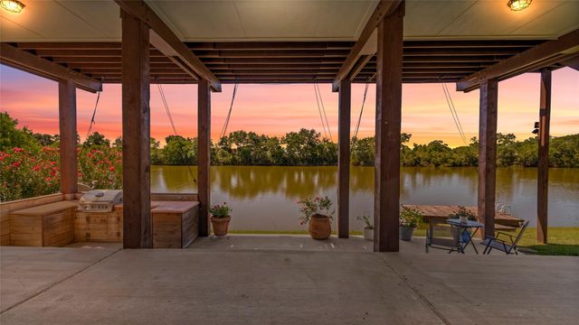 1133 E Meyer Road, Seabrook, TX 77586