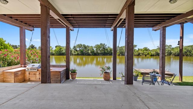 1133 E Meyer Road, Seabrook, TX 77586