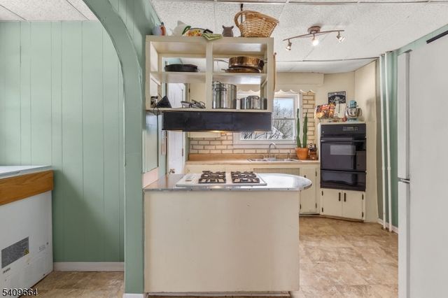 37 Van Duyn Dr, Ewing Twp., NJ 08618