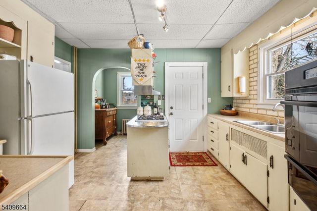 37 Van Duyn Dr, Ewing Twp., NJ 08618