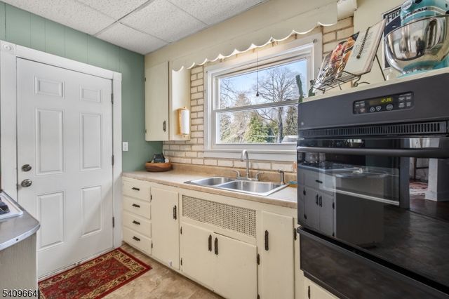 37 Van Duyn Dr, Ewing Twp., NJ 08618