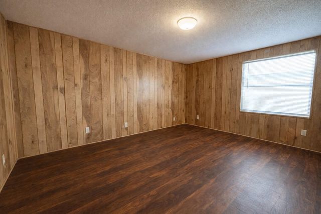 1037 Pecan Valley, Wharton, TX 77488