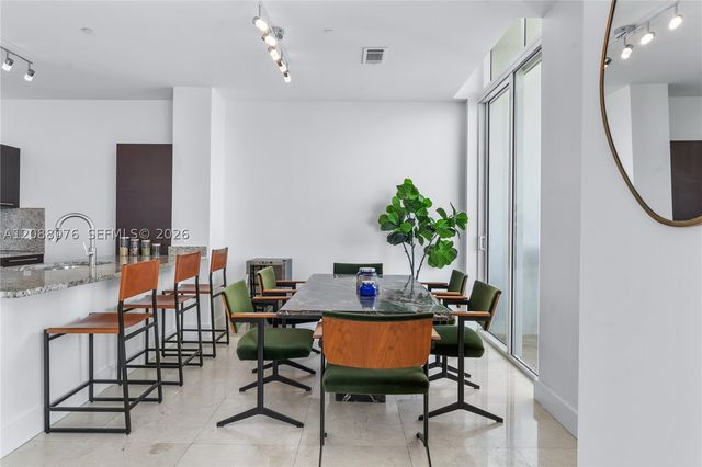 950 Brickell Bay Dr 5506, Miami, FL 33131