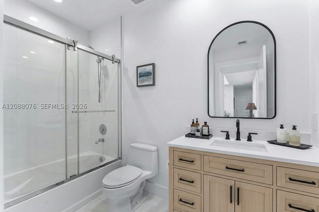 950 Brickell Bay Dr 5506, Miami, FL 33131