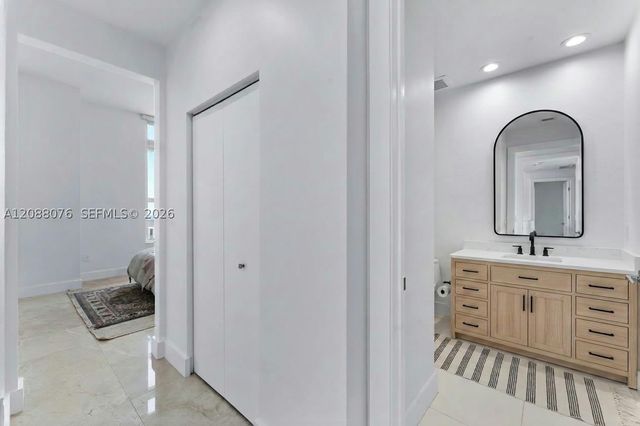 950 Brickell Bay Dr 5506, Miami, FL 33131