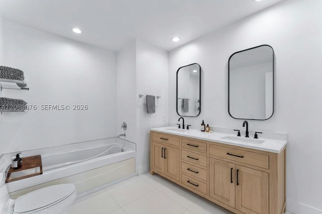950 Brickell Bay Dr 5506, Miami, FL 33131