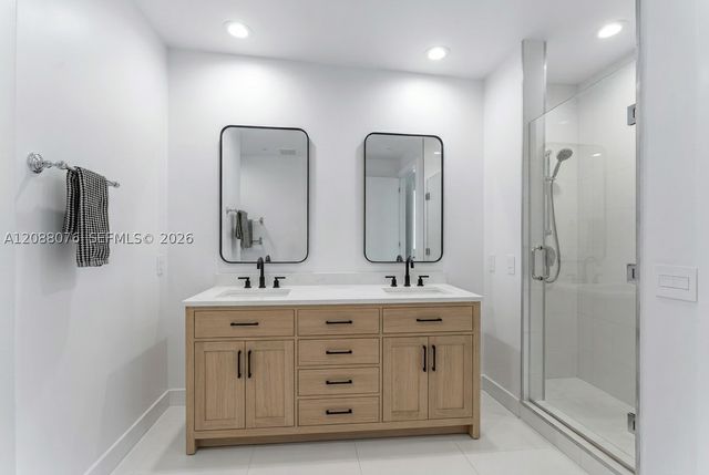 950 Brickell Bay Dr 5506, Miami, FL 33131