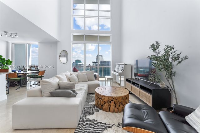 950 Brickell Bay Dr 5506, Miami, FL 33131