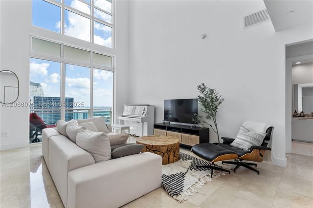 950 Brickell Bay Dr 5506, Miami, FL 33131