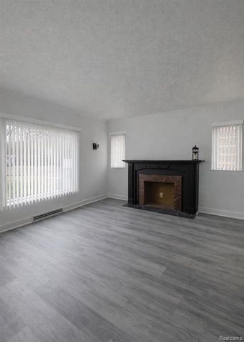 16570 Greenlawn Street, Detroit, MI 48221