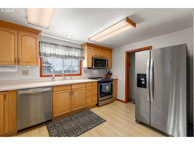 4264 SUSSEX St, West Linn, OR 97068