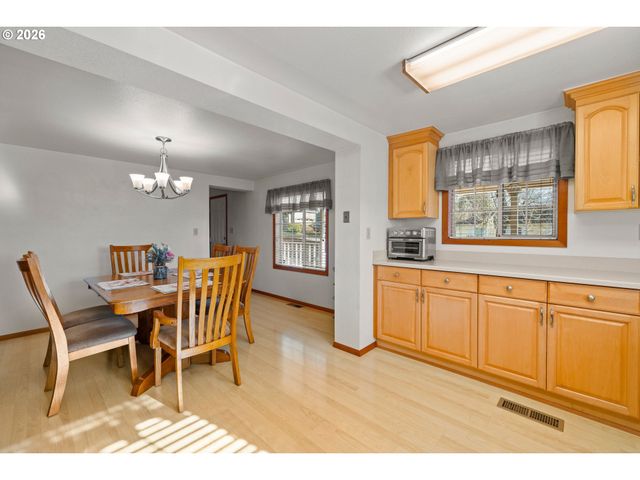 4264 SUSSEX St, West Linn, OR 97068