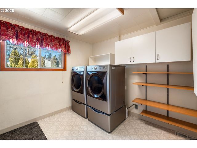 4264 SUSSEX St, West Linn, OR 97068