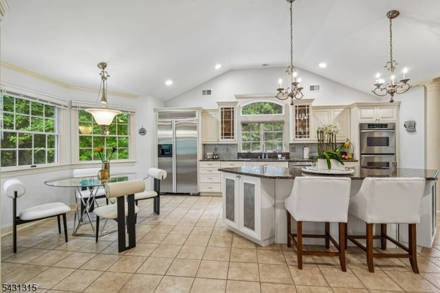 2 Briarwood Dr, Millburn Twp., NJ 07078