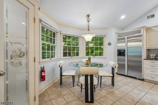 2 Briarwood Dr, Millburn Twp., NJ 07078