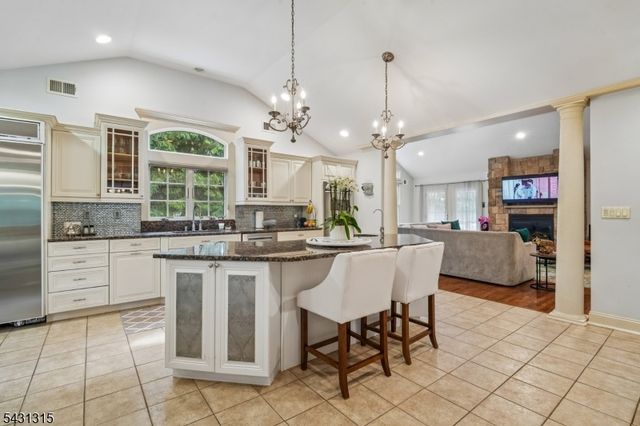 2 Briarwood Dr, Millburn Twp., NJ 07078
