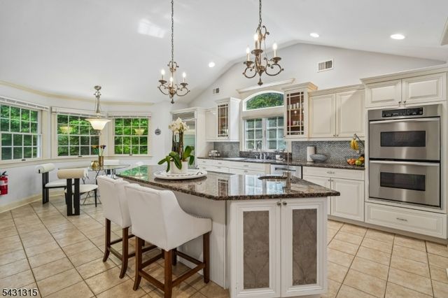 2 Briarwood Dr, Millburn Twp., NJ 07078
