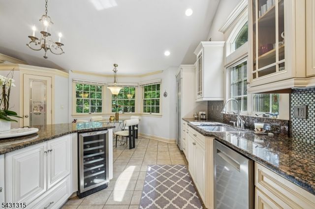 2 Briarwood Dr, Millburn Twp., NJ 07078