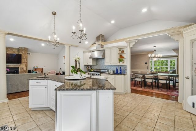 2 Briarwood Dr, Millburn Twp., NJ 07078