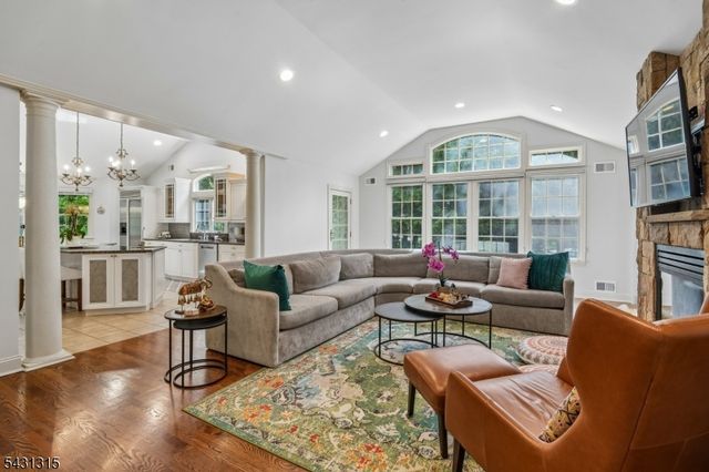 2 Briarwood Dr, Millburn Twp., NJ 07078