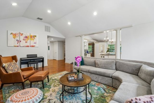 2 Briarwood Dr, Millburn Twp., NJ 07078
