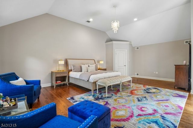 2 Briarwood Dr, Millburn Twp., NJ 07078