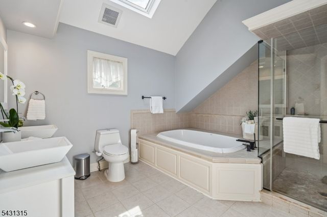 2 Briarwood Dr, Millburn Twp., NJ 07078