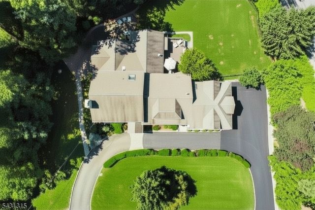 2 Briarwood Dr, Millburn Twp., NJ 07078