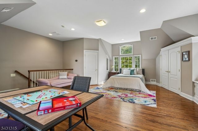 2 Briarwood Dr, Millburn Twp., NJ 07078