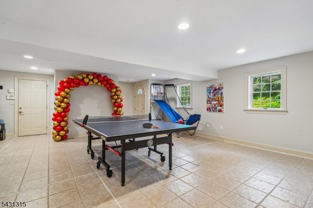2 Briarwood Dr, Millburn Twp., NJ 07078