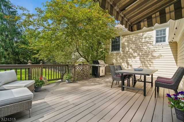 2 Briarwood Dr, Millburn Twp., NJ 07078