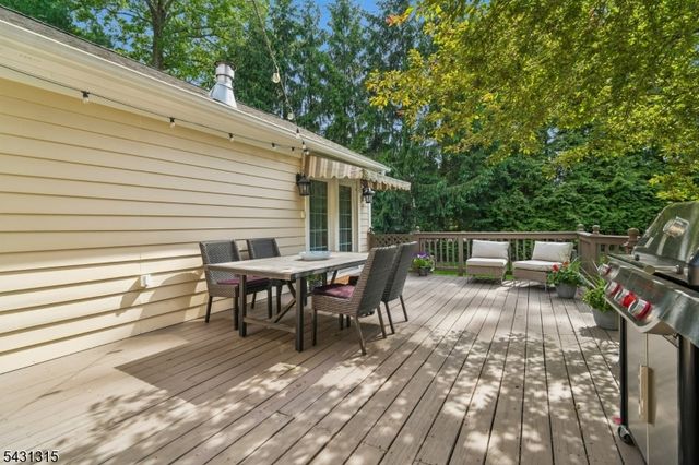 2 Briarwood Dr, Millburn Twp., NJ 07078