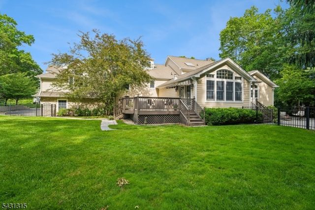 2 Briarwood Dr, Millburn Twp., NJ 07078