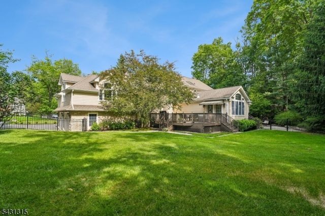 2 Briarwood Dr, Millburn Twp., NJ 07078