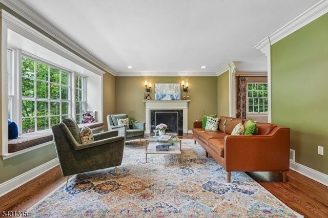 2 Briarwood Dr, Millburn Twp., NJ 07078