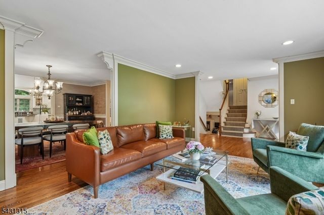 2 Briarwood Dr, Millburn Twp., NJ 07078